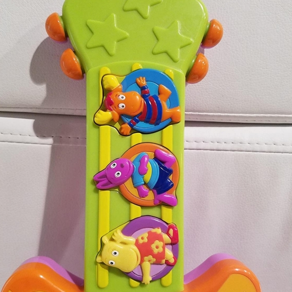 It's time to sing and play with the Backyardigans! - Picture 2 of 16